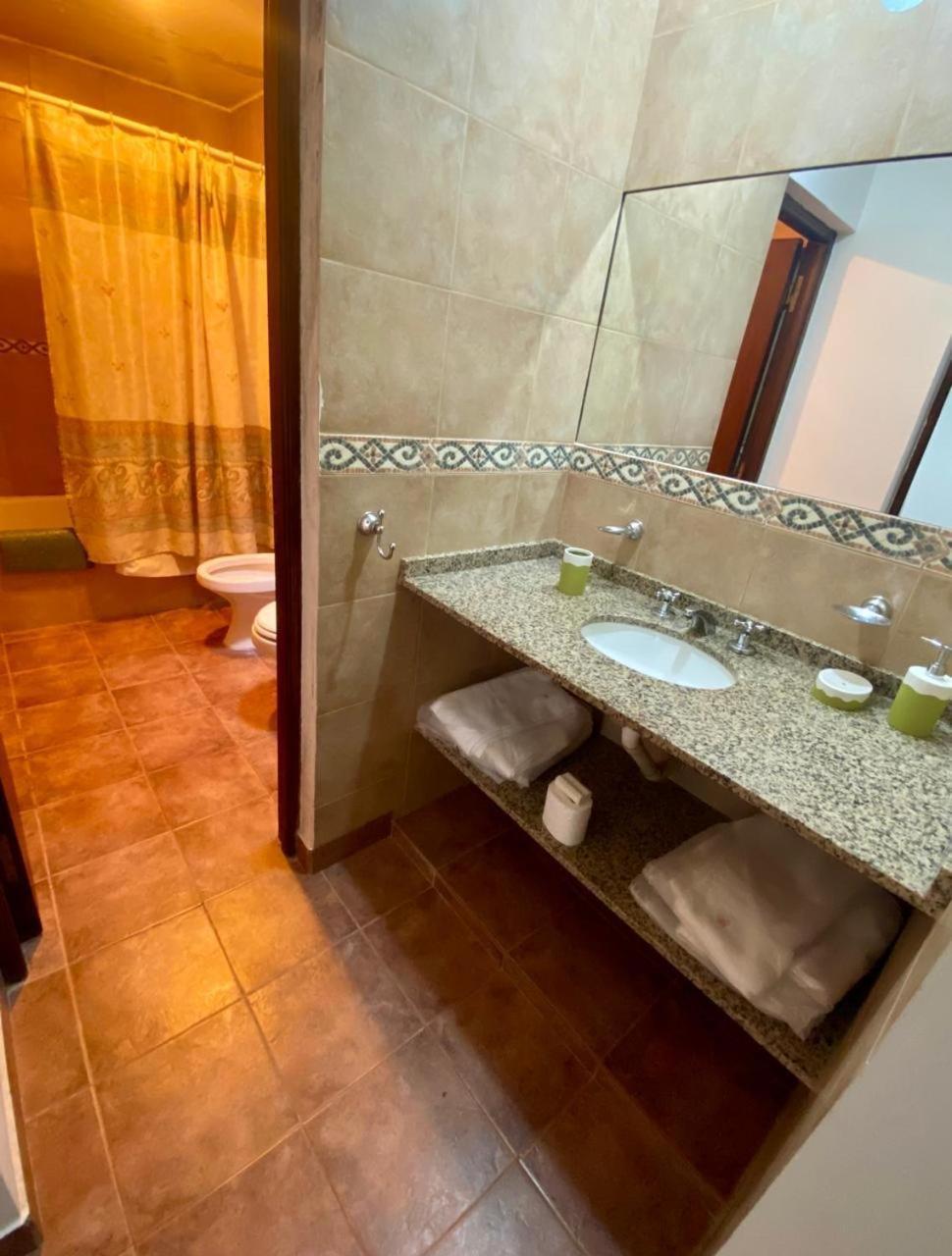 Pirpintos, De San Lorenzo Lodge